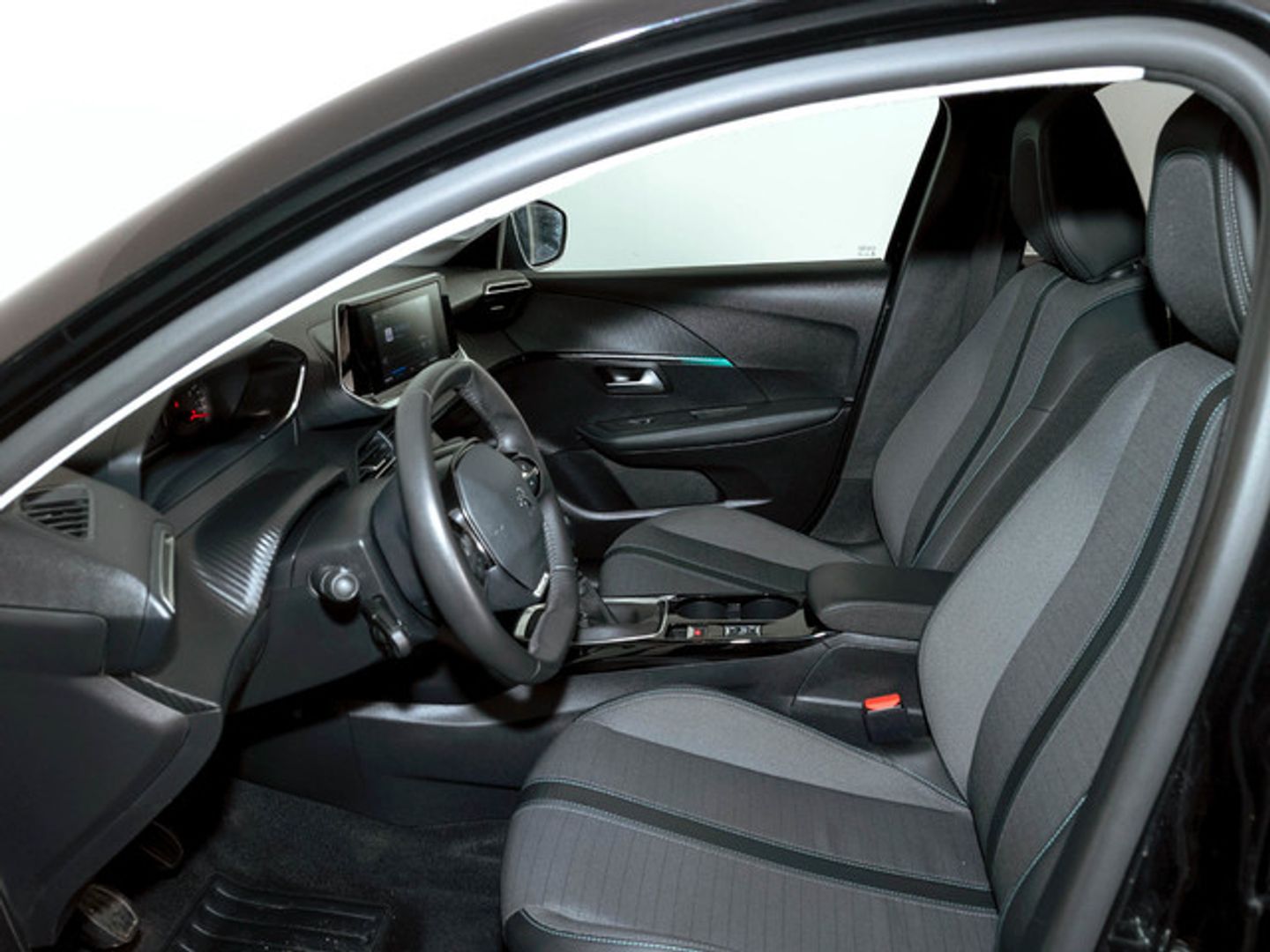 Peugeot 208 PureTech 100 Allure 75 kW (100 CV) Negro Compact