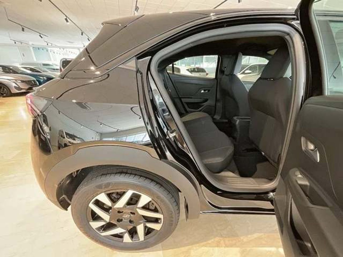 Opel Mokka 1.2 T Edition 74 kW (100 CV) Negro All Terrain / Pick-up