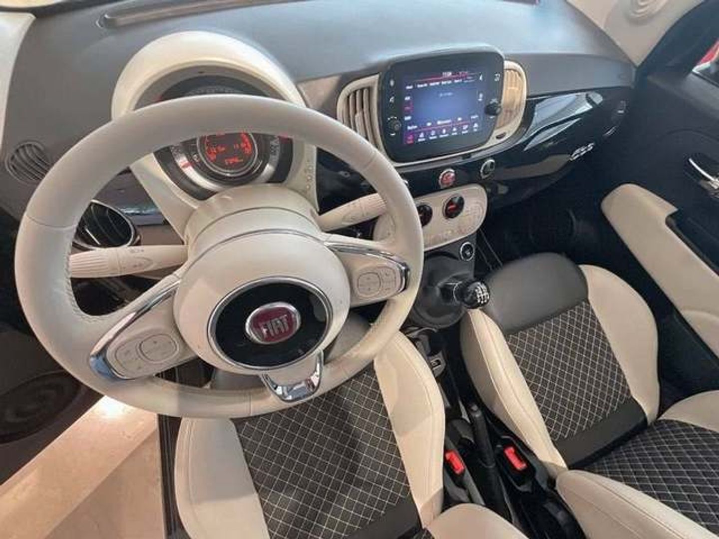 Fiat 500 1.0 Hybrid Dolcevita 51 kW (70 CV) Negro Compact