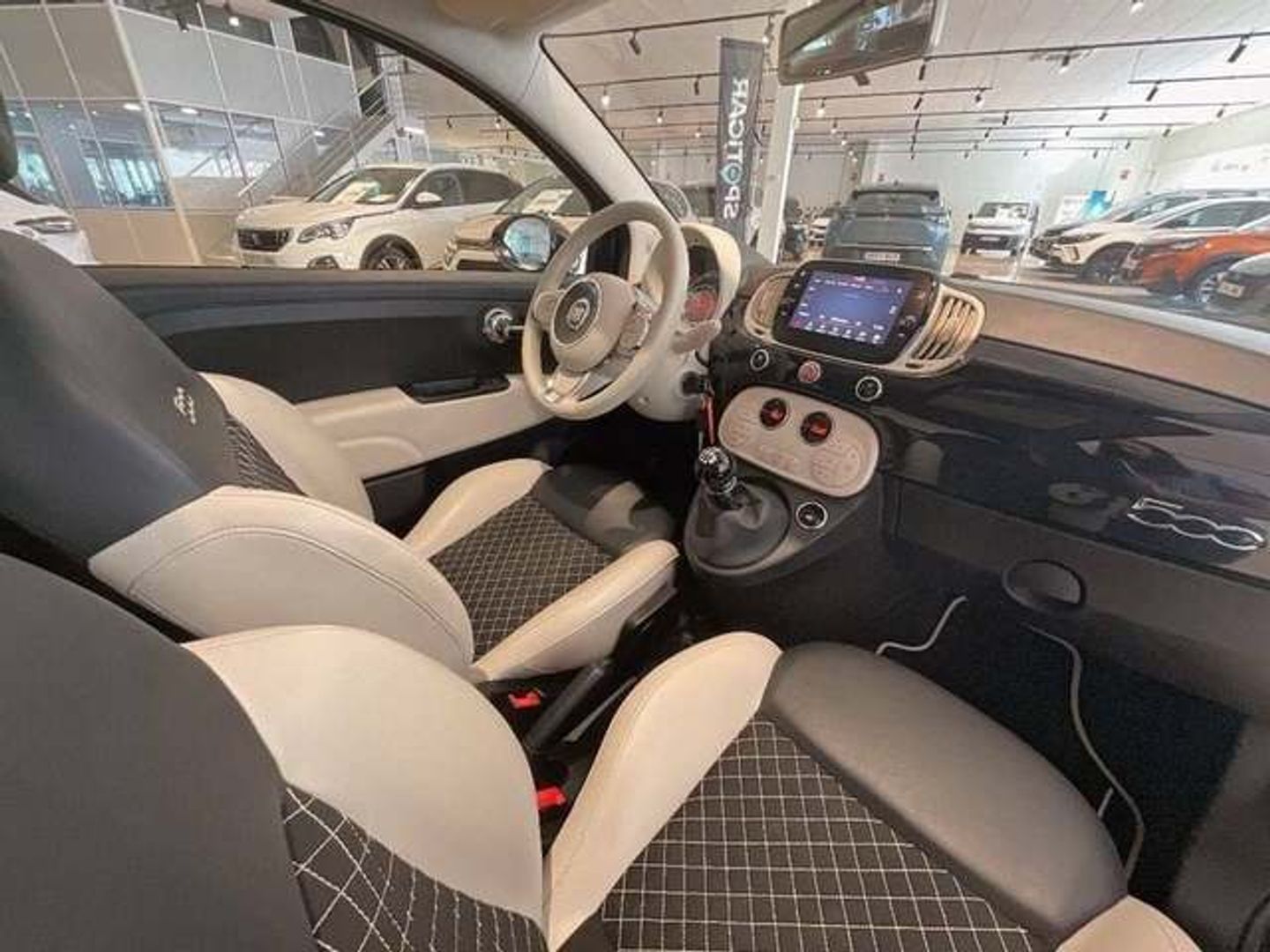 Fiat 500 1.0 Hybrid Dolcevita 51 kW (70 CV) Negro Compact