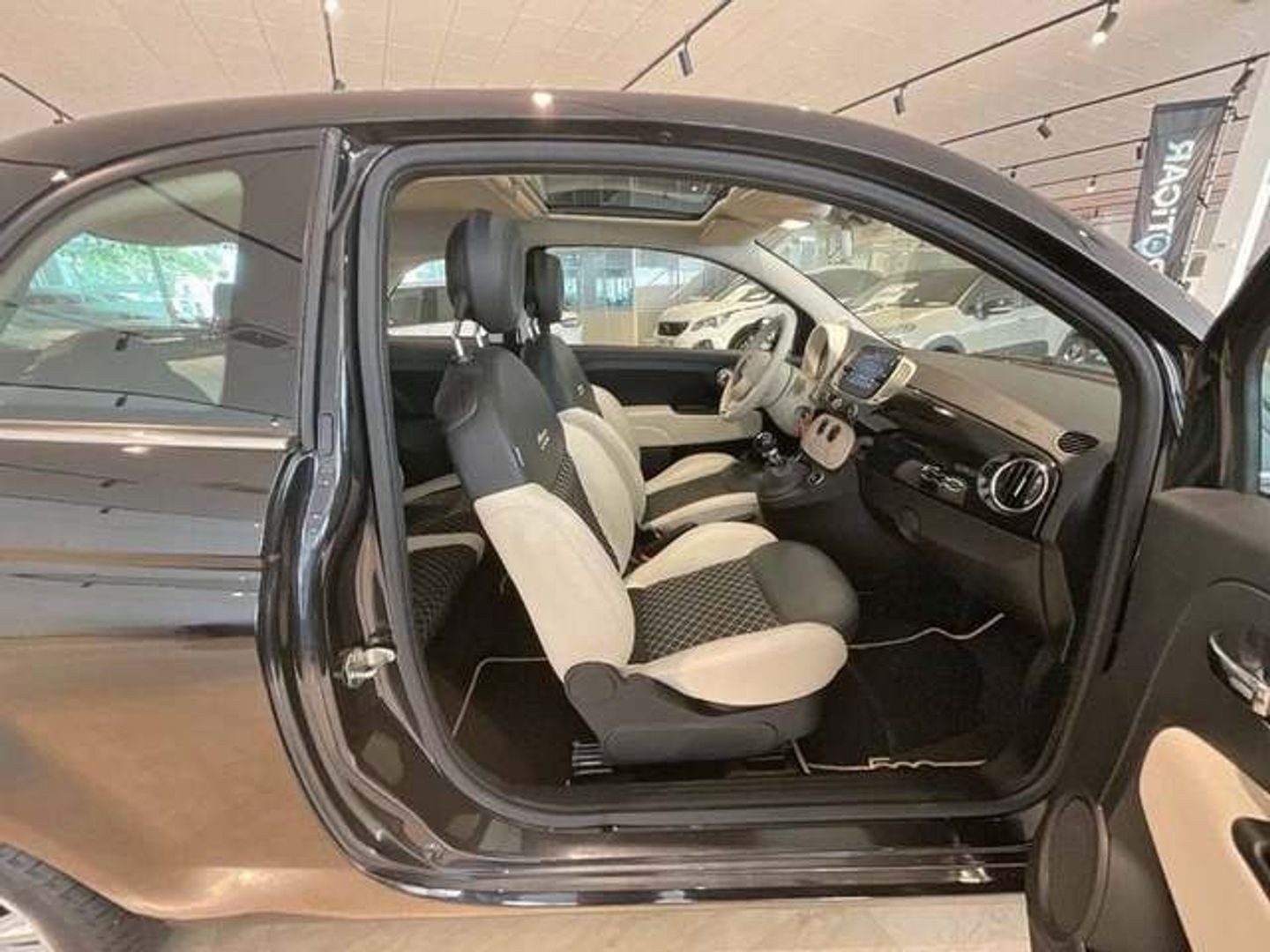 Fiat 500 1.0 Hybrid Dolcevita 51 kW (70 CV) Negro Compact
