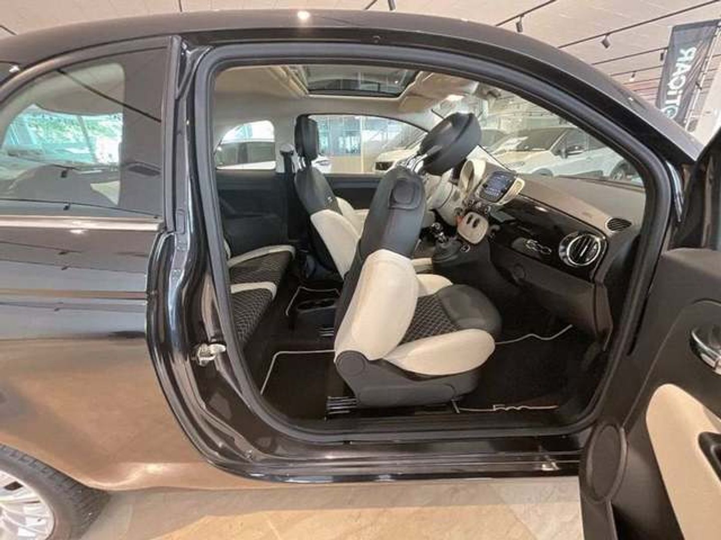 Fiat 500 1.0 Hybrid Dolcevita 51 kW (70 CV) Negro Compact