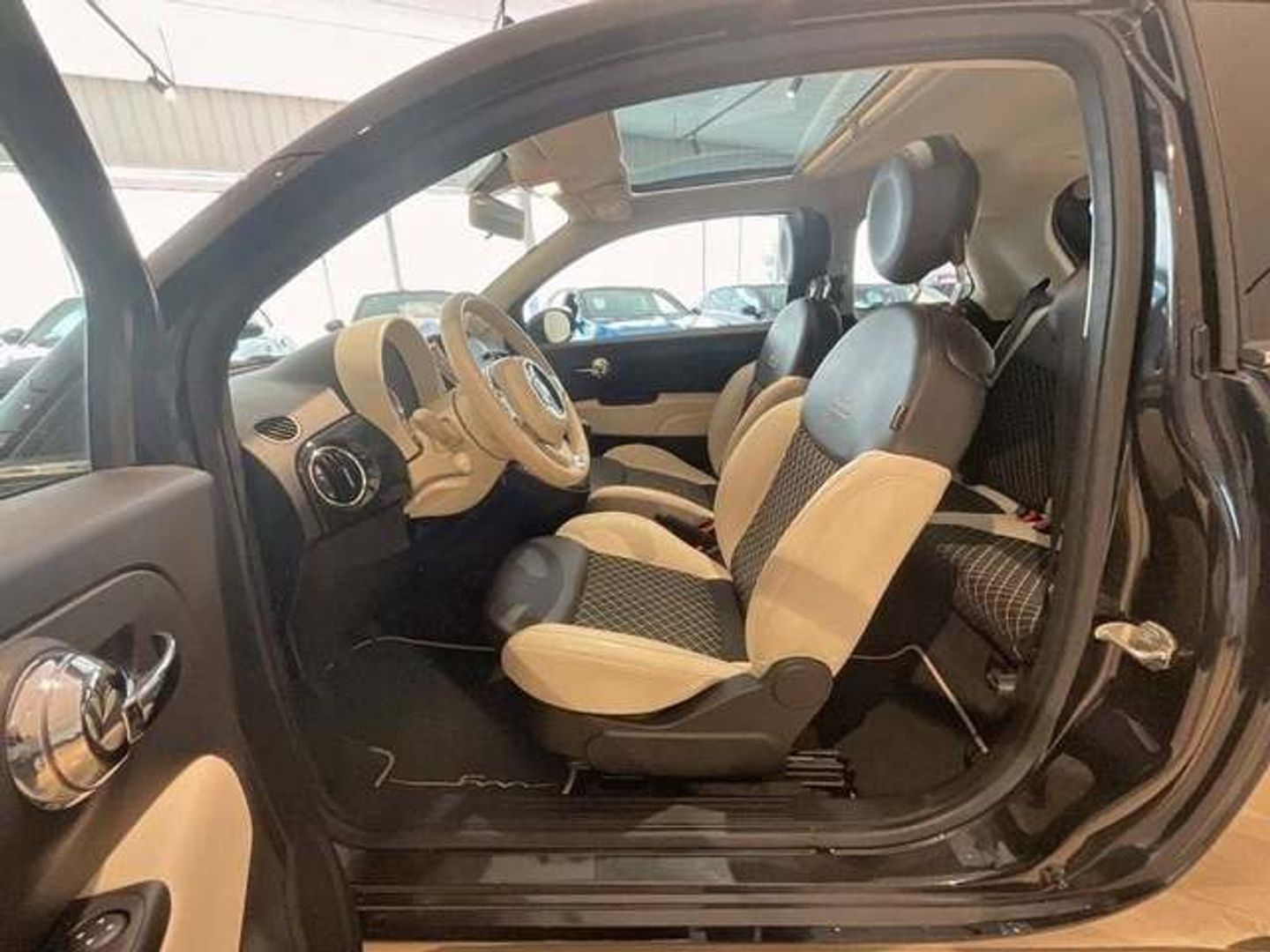 Fiat 500 1.0 Hybrid Dolcevita 51 kW (70 CV) Negro Compact