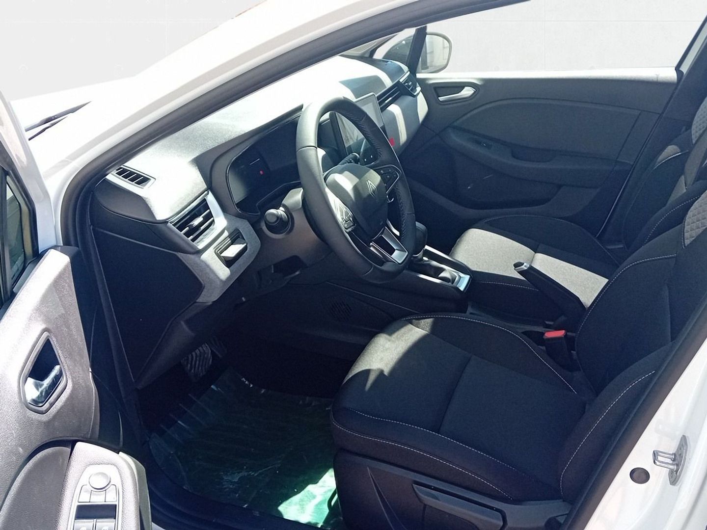 Renault Clio Evolution E-Tech full hybrid 145 105 kW (143 CV) Blanco Sedan