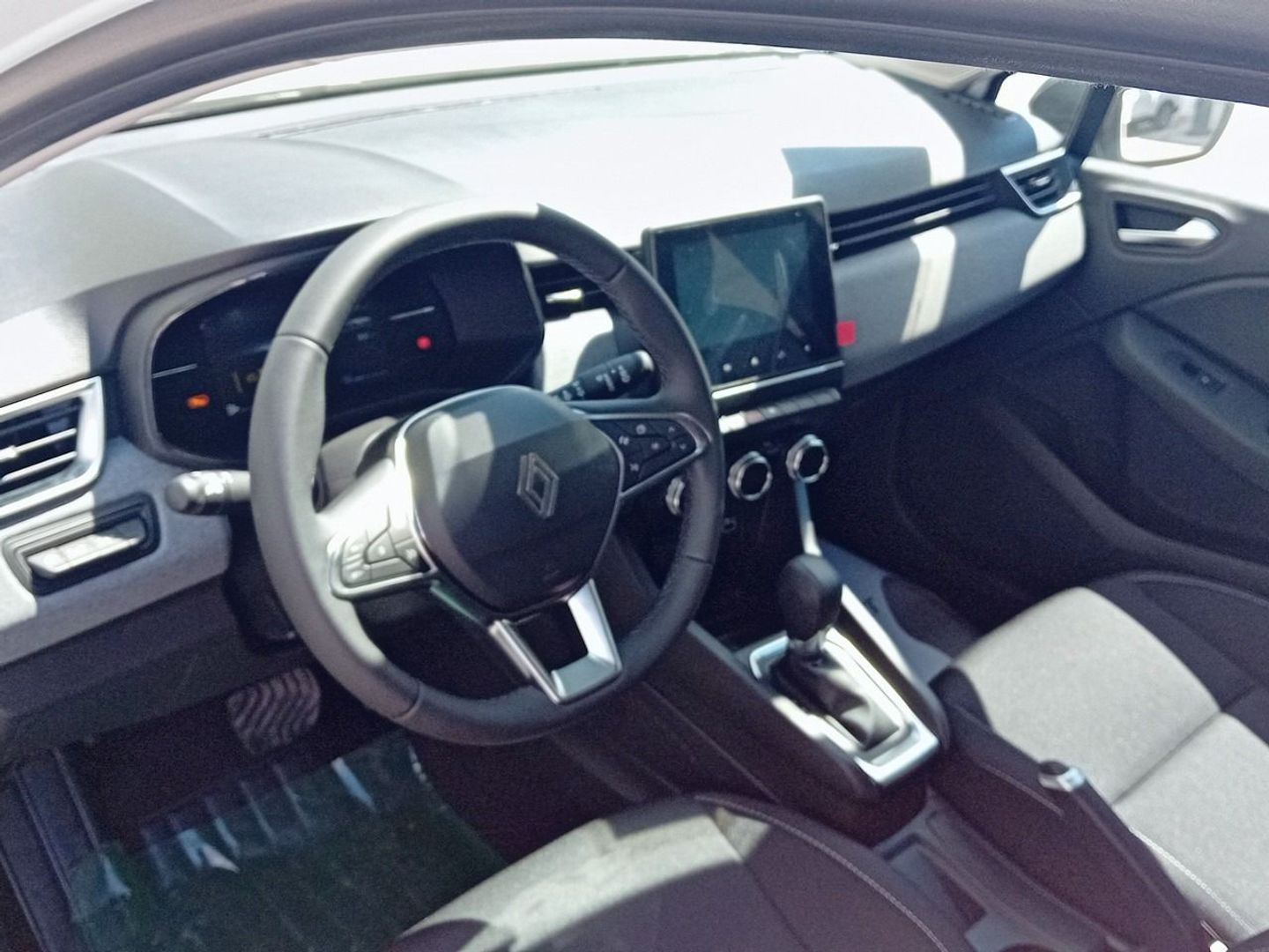 Renault Clio Evolution E-Tech full hybrid 145 105 kW (143 CV) Blanco Sedan
