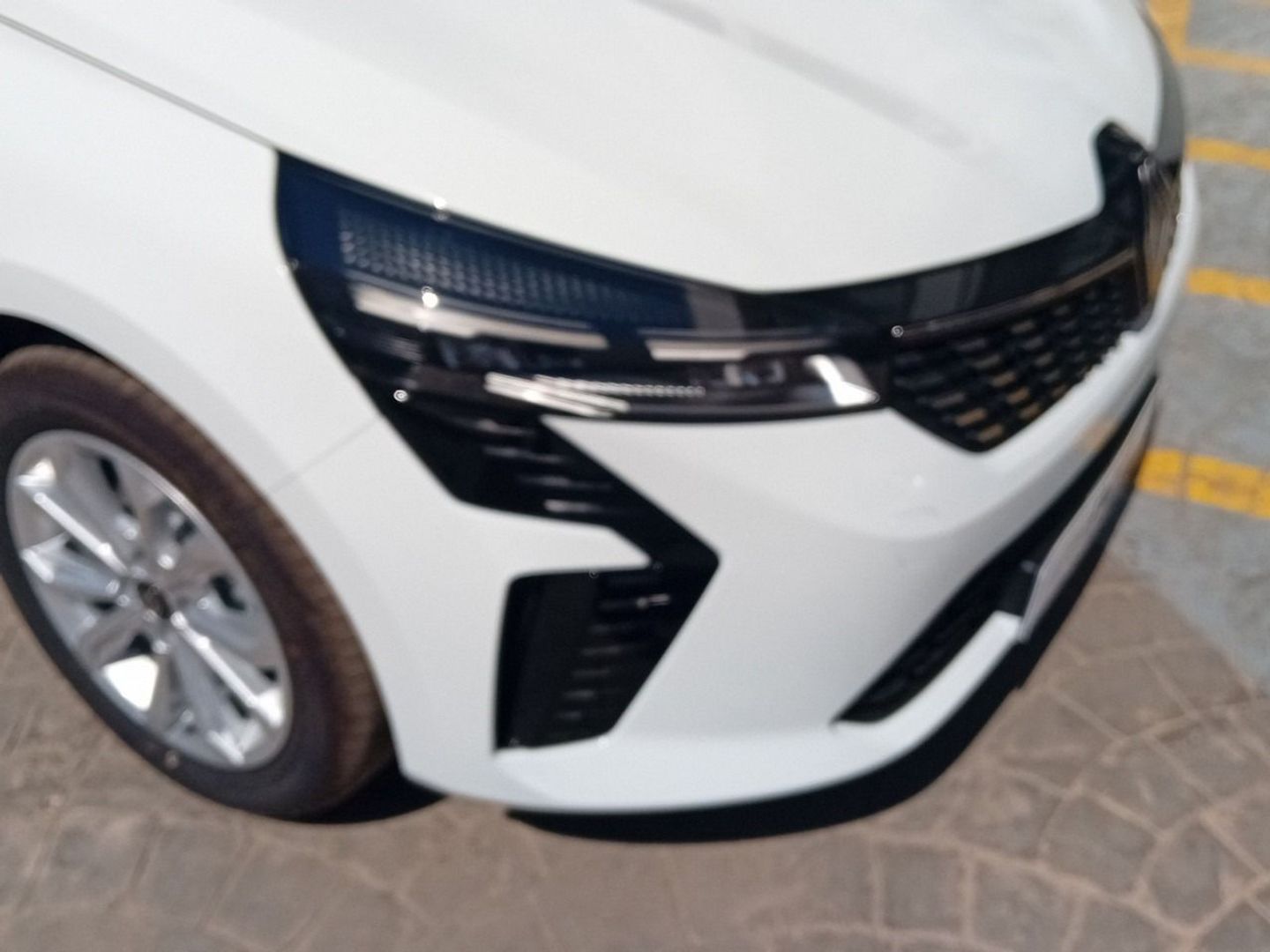Renault Clio Evolution E-Tech full hybrid 145 105 kW (143 CV) Blanco Sedan