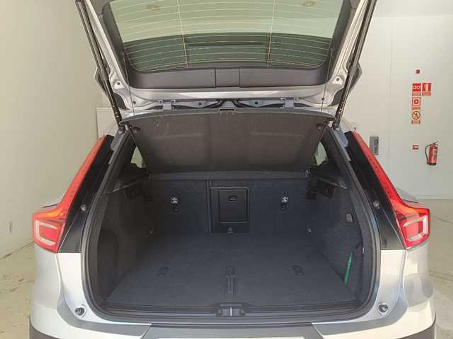 Volvo XC40 B3 G Core Auto 120 kW (163 CV) Gris Plata All Terrain / Pick-up