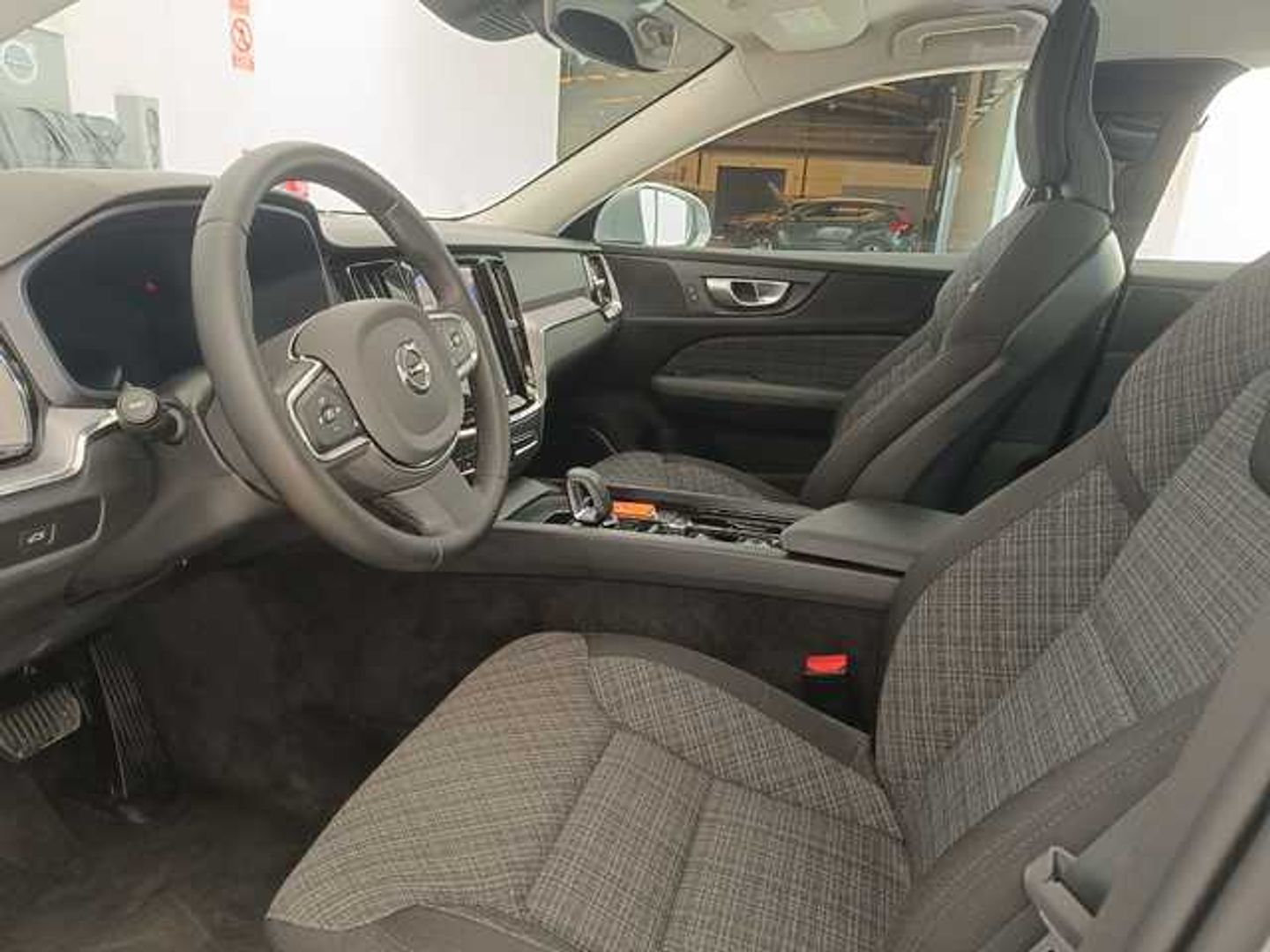 Volvo V60 B4 D Core Auto 145 kW (197 CV) Gris Familiar