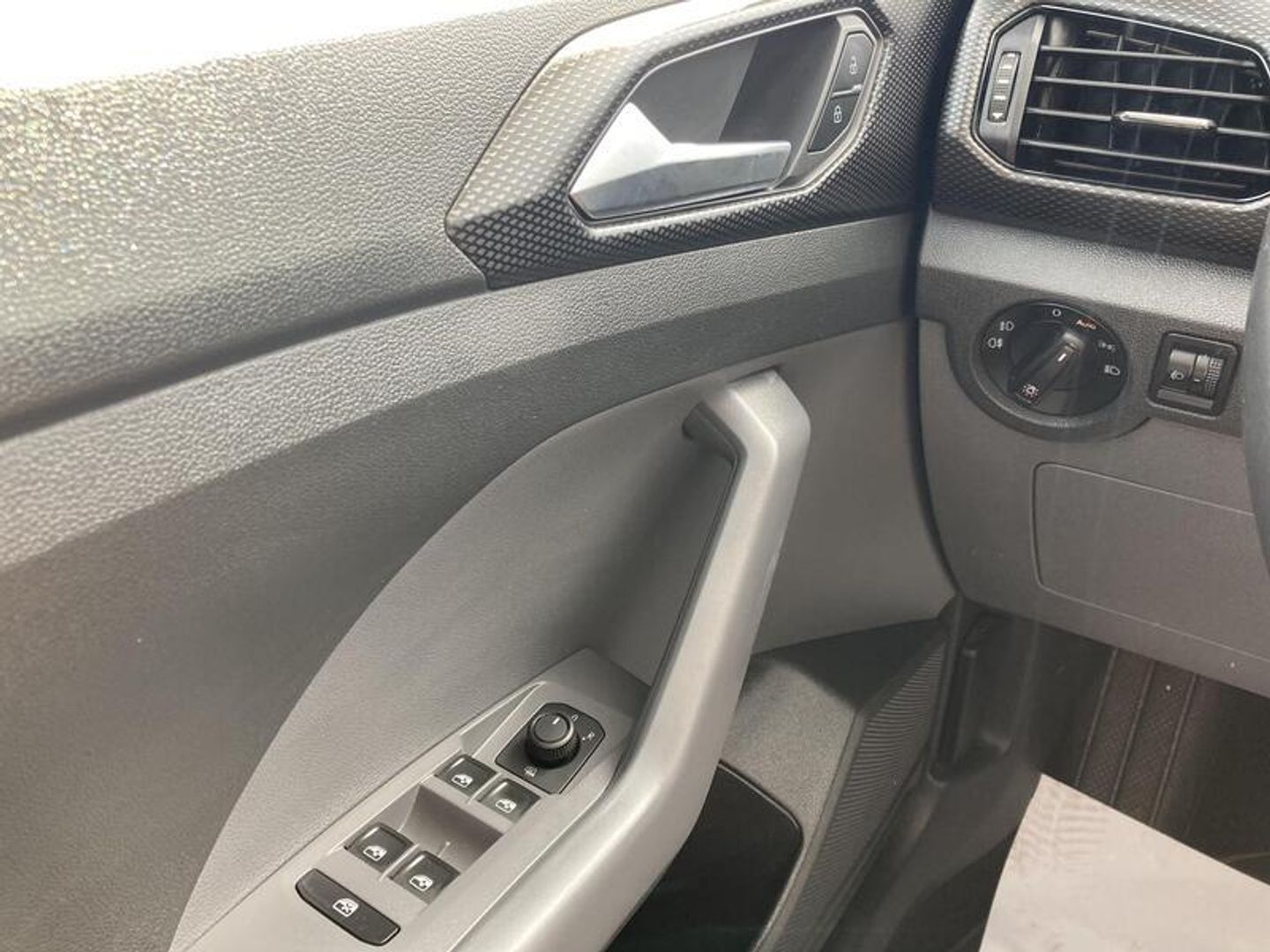 Volkswagen T-Cross Advance 1.0 TSI 85 kW (115 CV) DSG Gris SUV