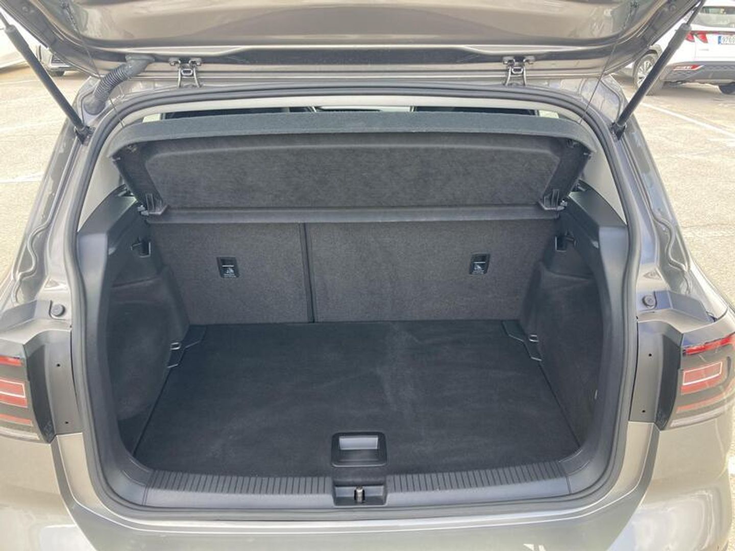 Volkswagen T-Cross Advance 1.0 TSI 85 kW (115 CV) DSG Gris SUV