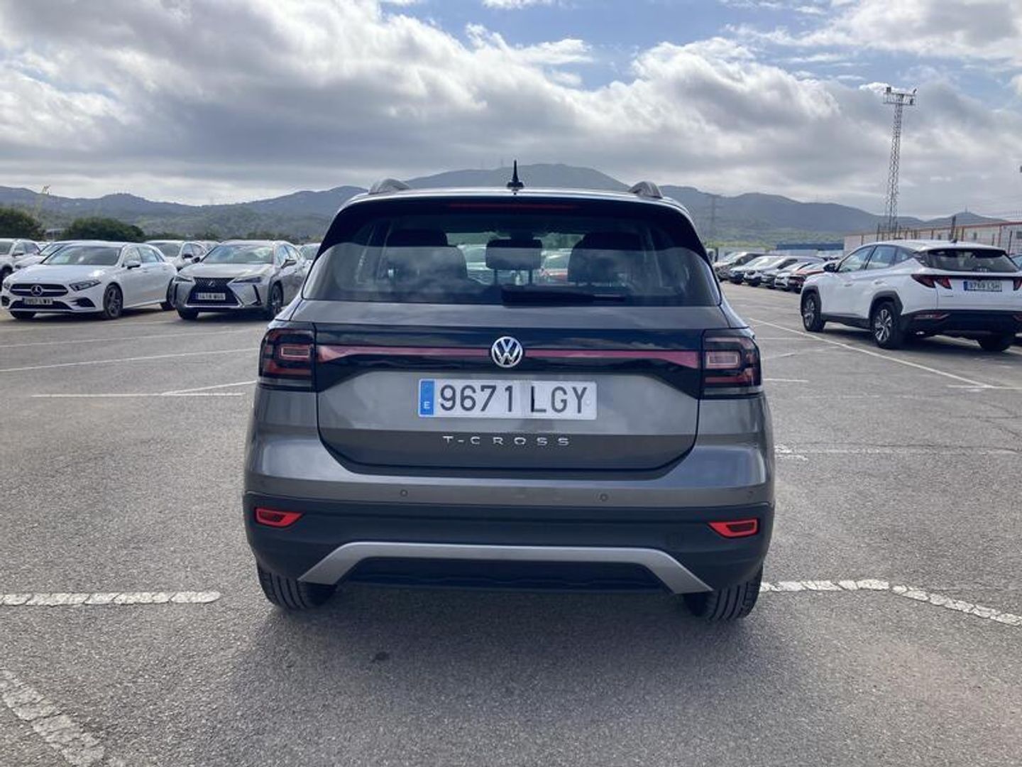 Volkswagen T-Cross Advance 1.0 TSI 85 kW (115 CV) DSG Gris SUV