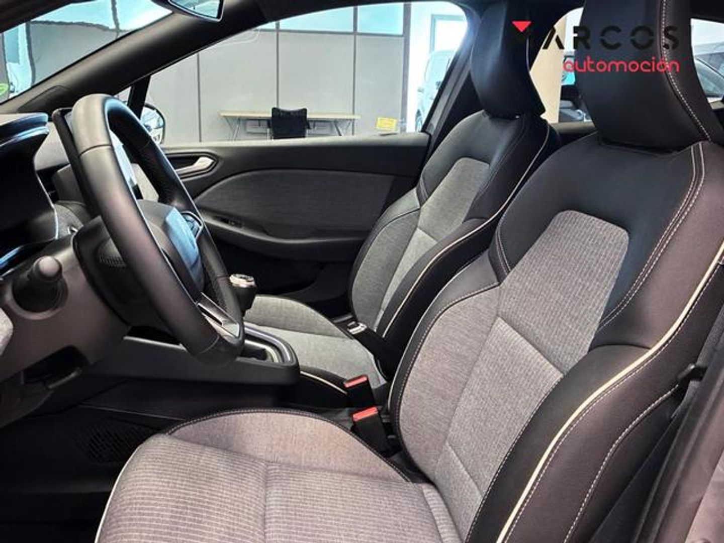 Renault Clio Techno TCe 66 kW (90 CV) Gris Sedan