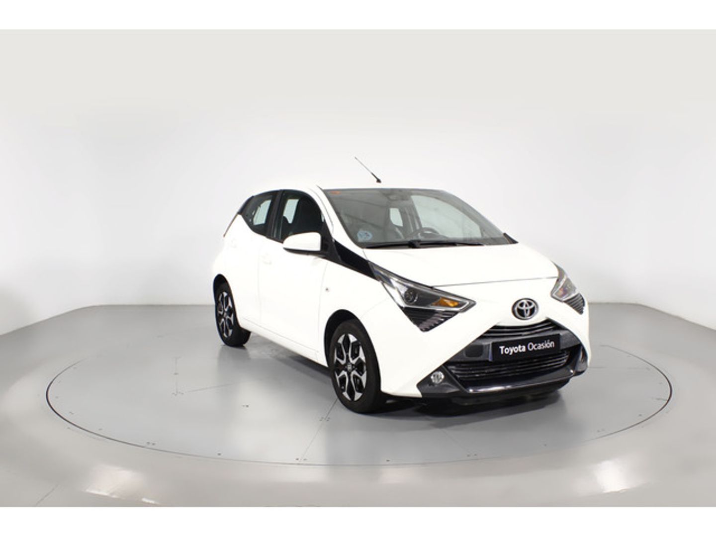 Toyota Aygo 1.0 70 x-play 53 kW (72 CV) Blanco Compact