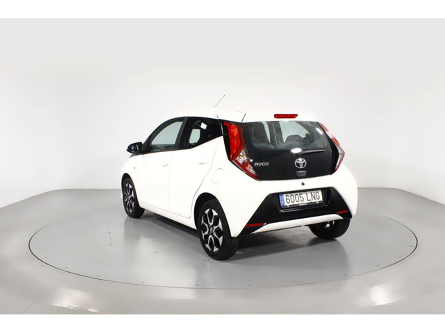 Toyota Aygo 1.0 70 x-play 53 kW (72 CV) Blanco Compact