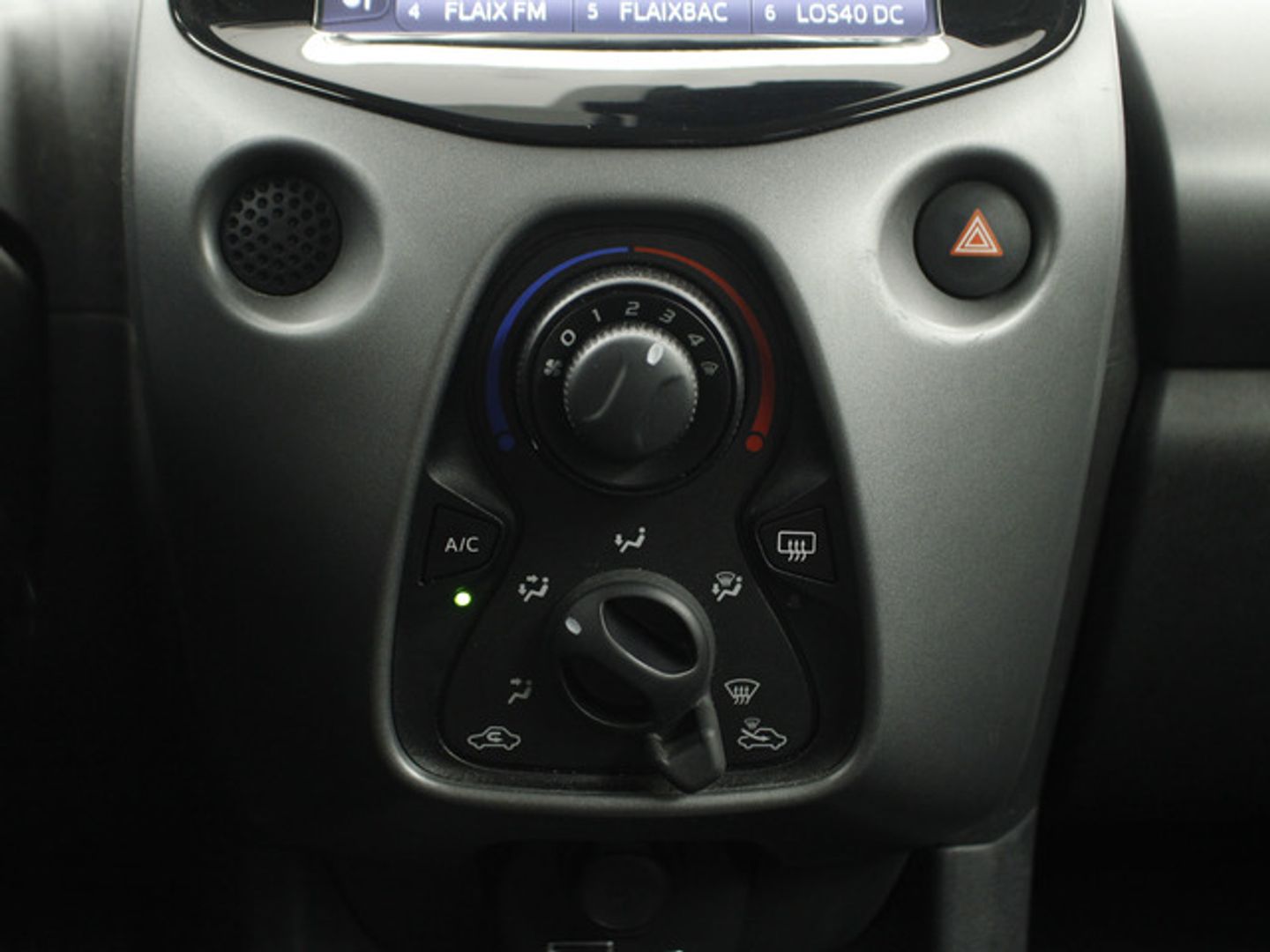 Toyota Aygo 1.0 70 x-play 53 kW (72 CV) Blanco Compact