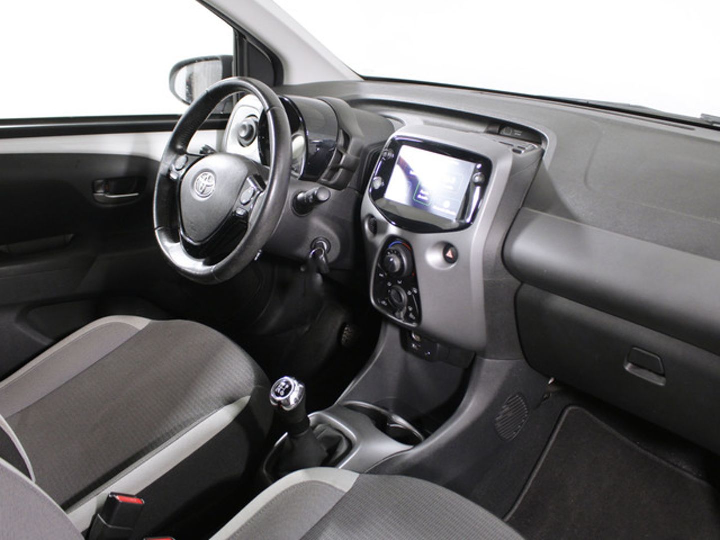 Toyota Aygo 1.0 70 x-play 53 kW (72 CV) Blanco Compact