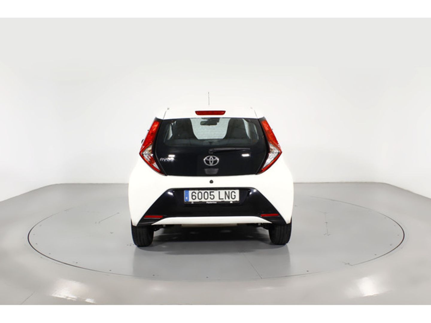 Toyota Aygo 1.0 70 x-play 53 kW (72 CV) Blanco Compact