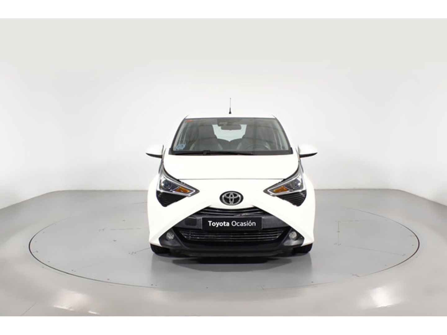 Toyota Aygo 1.0 70 x-play 53 kW (72 CV) Blanco Compact