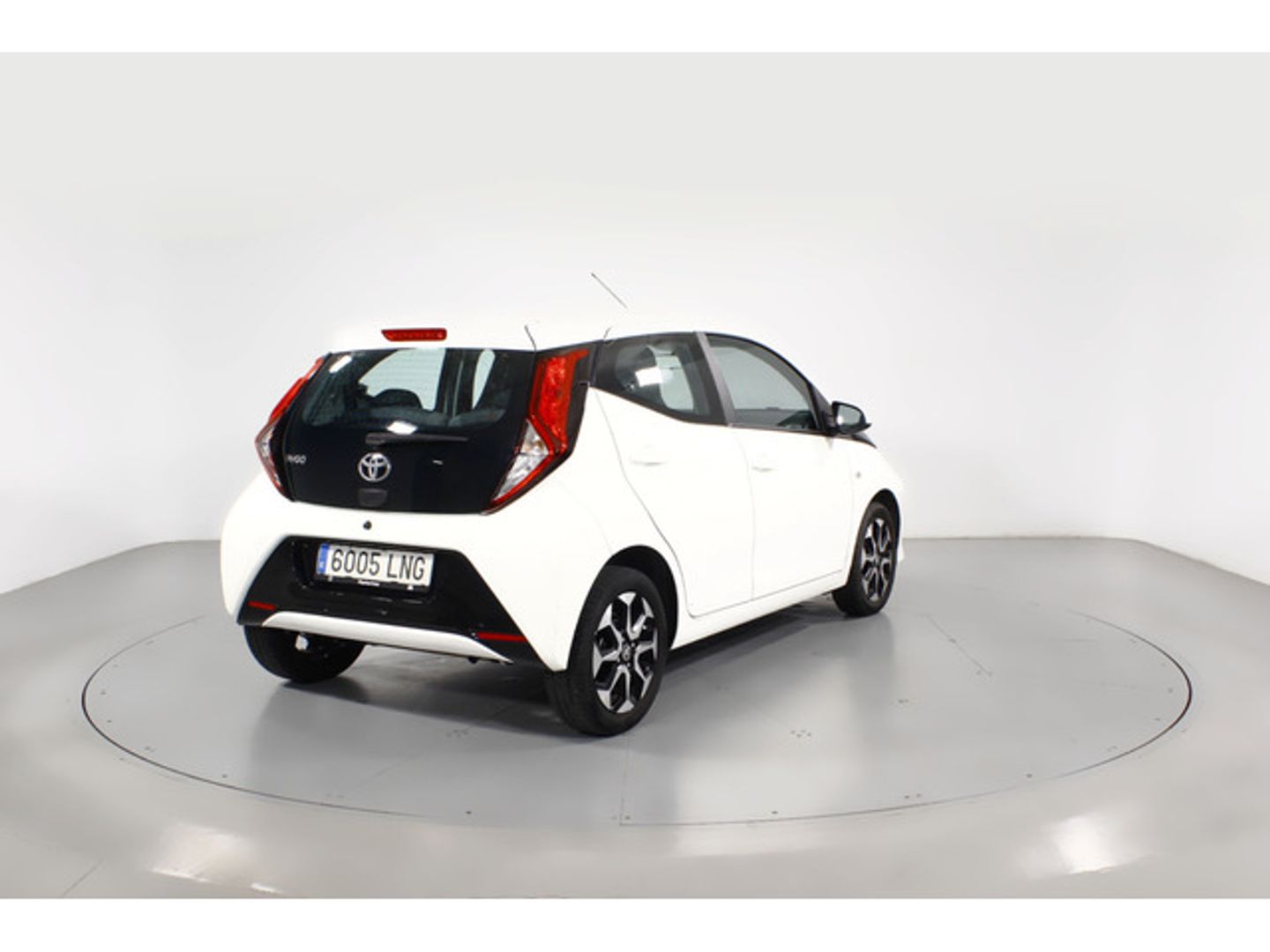 Toyota Aygo 1.0 70 x-play 53 kW (72 CV) Blanco Compact