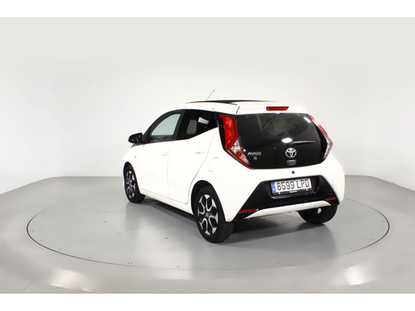 Toyota Aygo 1.0 70 x-play 53 kW (72 CV) Blanco Compact
