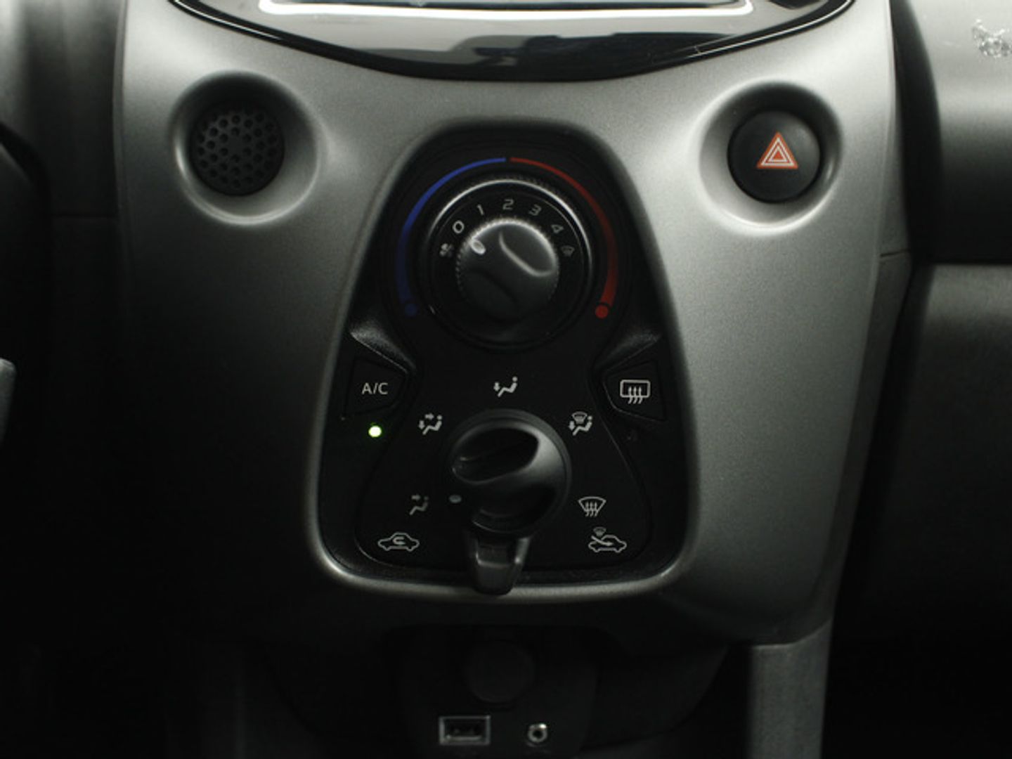 Toyota Aygo 1.0 70 x-play 53 kW (72 CV) Blanco Compact