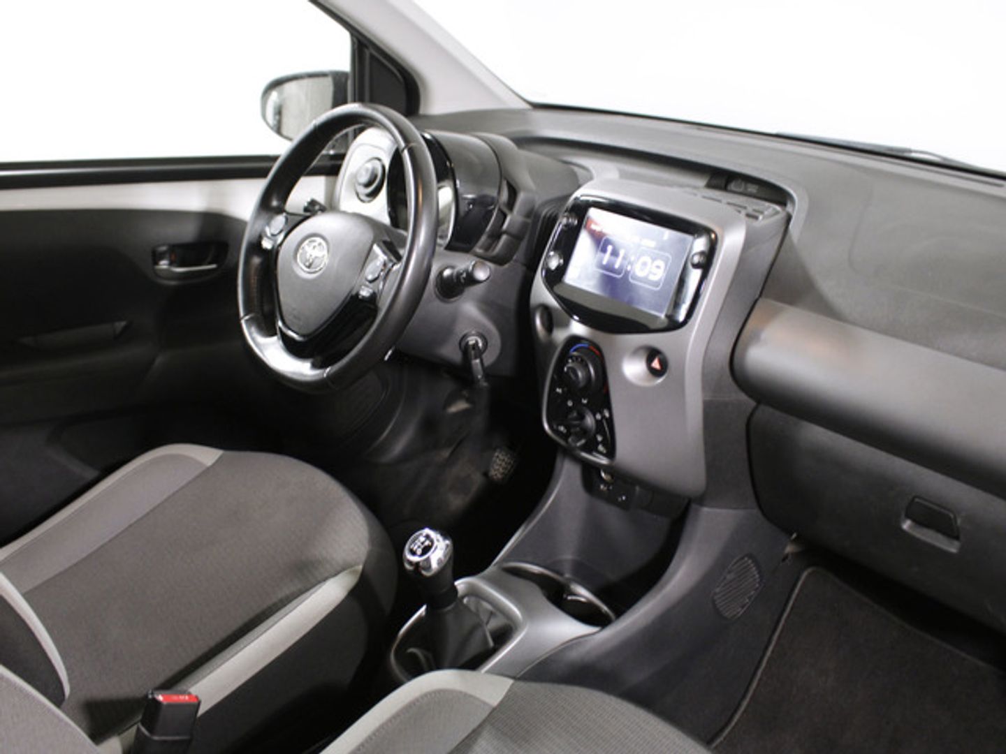 Toyota Aygo 1.0 70 x-play 53 kW (72 CV) Blanco Compact