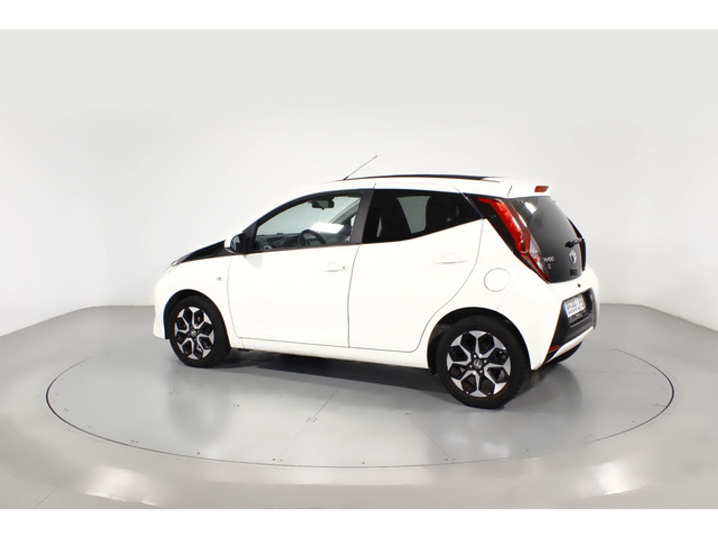 Toyota Aygo 1.0 70 x-play 53 kW (72 CV) Blanco Compact