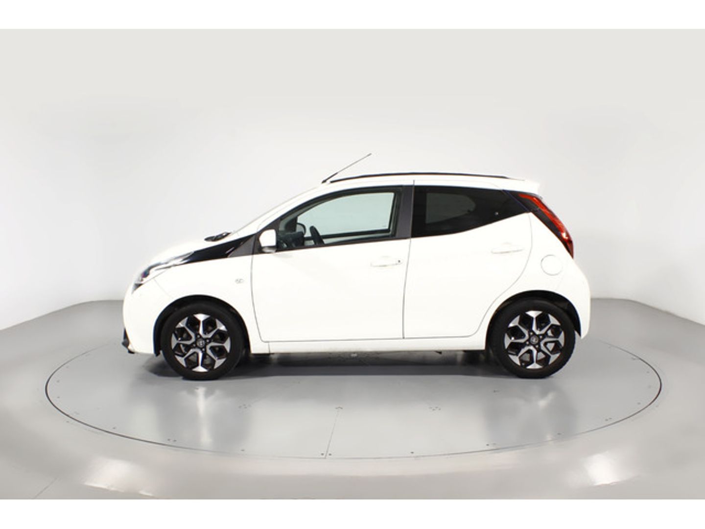 Toyota Aygo 1.0 70 x-play 53 kW (72 CV) Blanco Compact