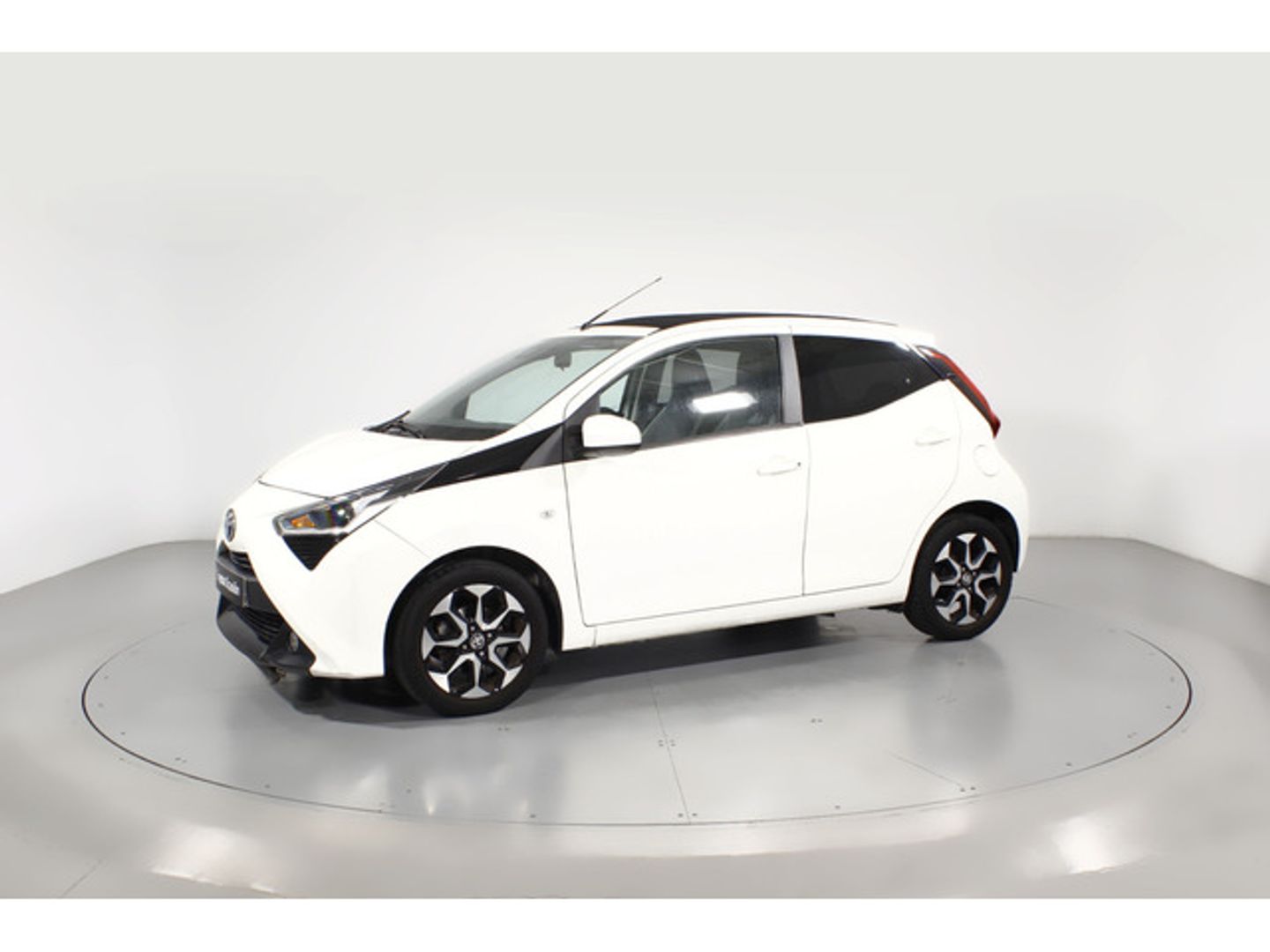 Toyota Aygo 1.0 70 x-play 53 kW (72 CV) Blanco Compact