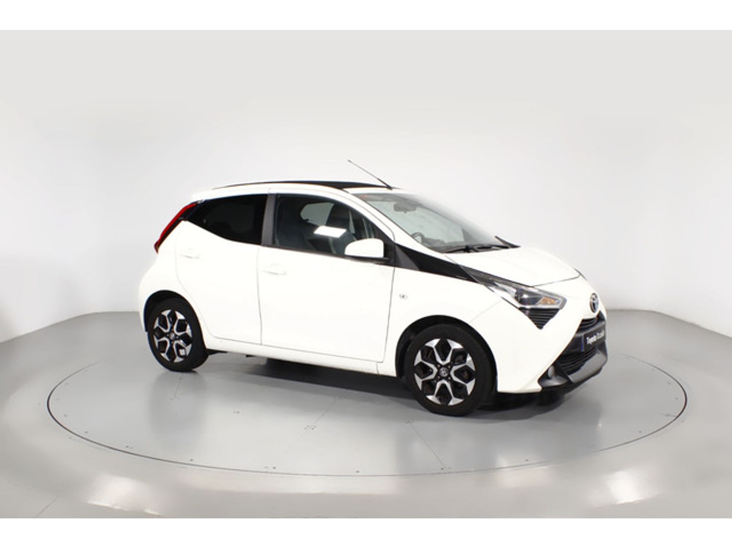 Toyota Aygo 1.0 70 x-play 53 kW (72 CV) Blanco Compact