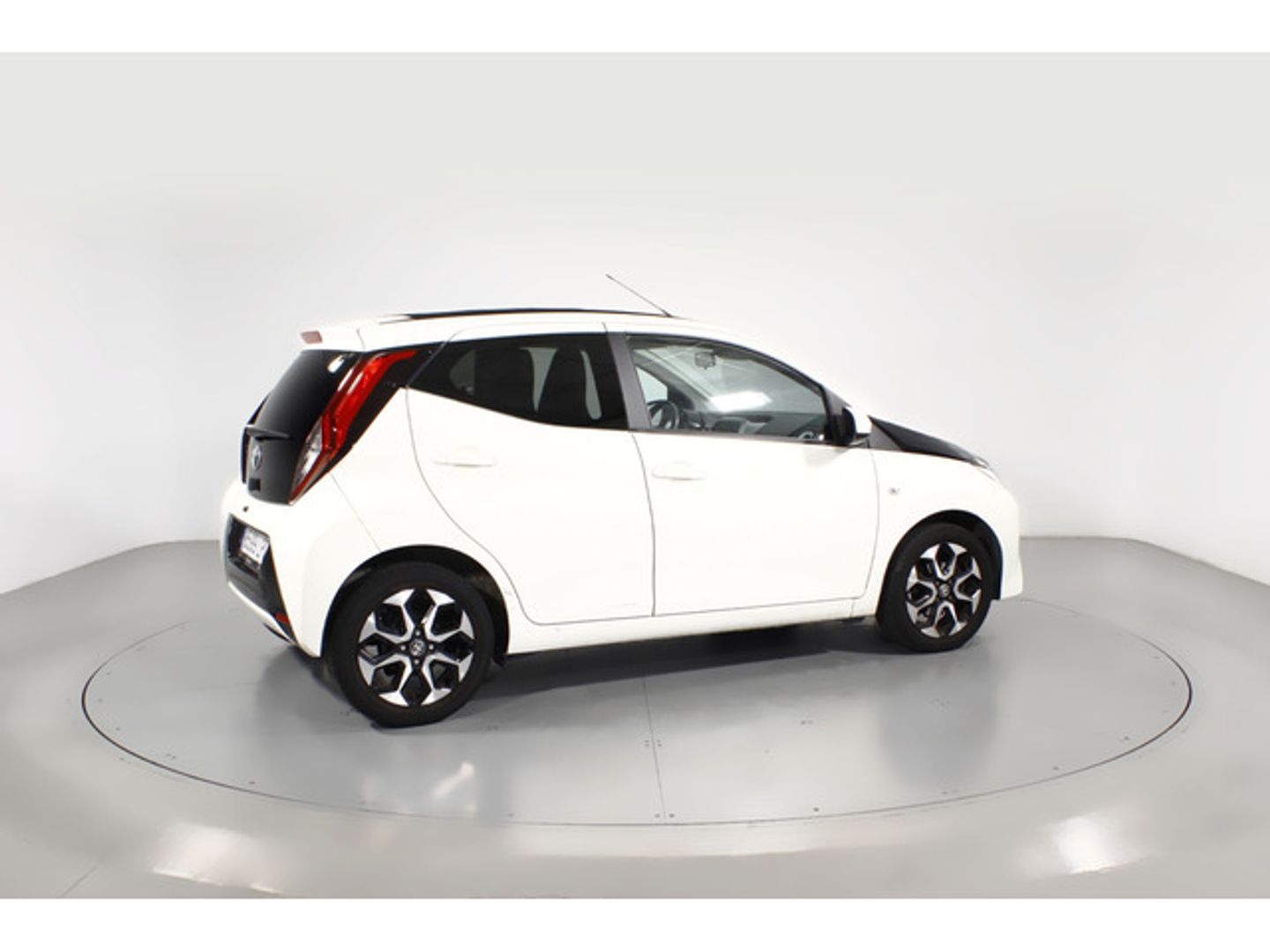 Toyota Aygo 1.0 70 x-play 53 kW (72 CV) Blanco Compact