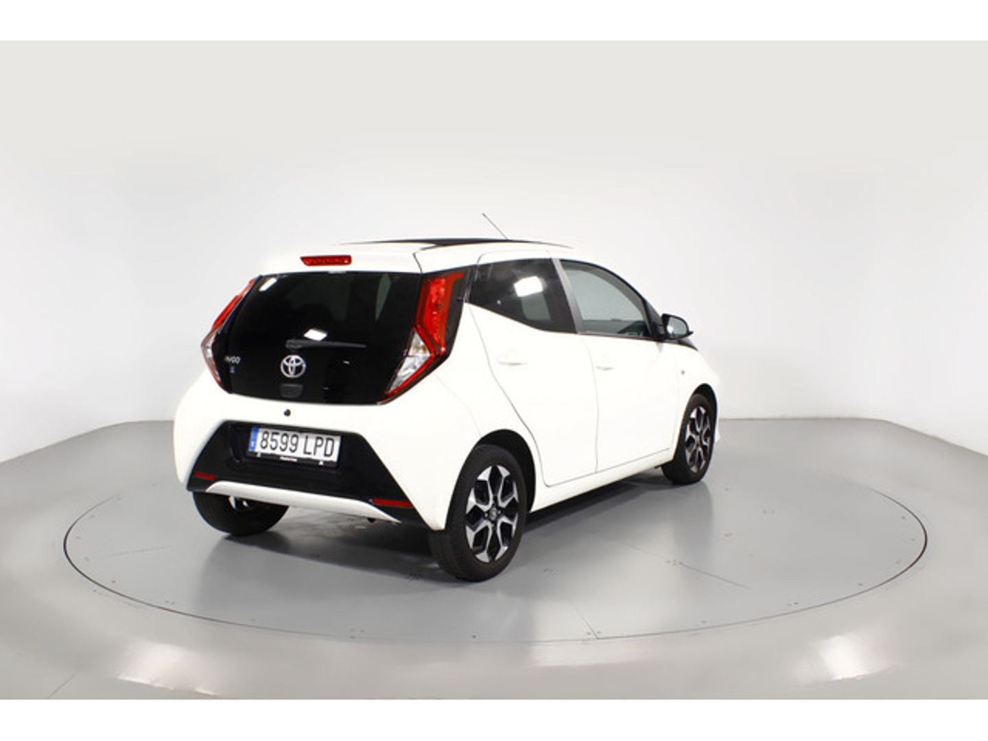 Toyota Aygo 1.0 70 x-play 53 kW (72 CV) Blanco Compact