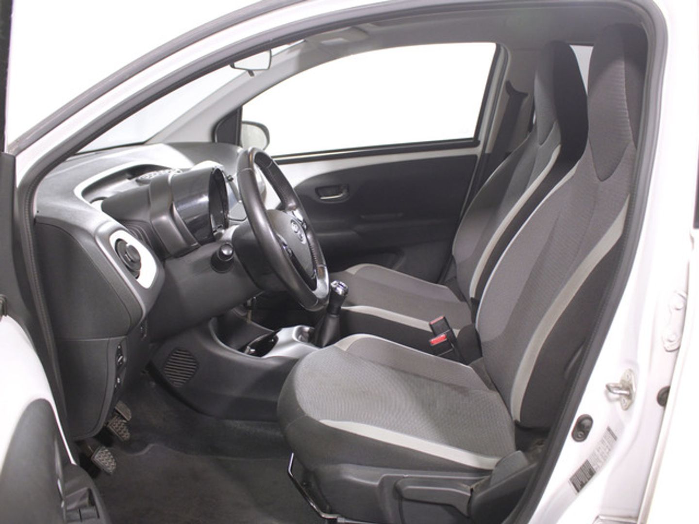 Toyota Aygo 1.0 70 x-play 53 kW (72 CV) Blanco Compact