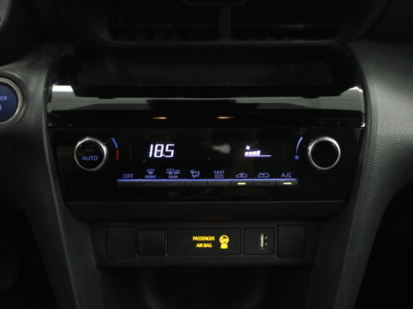 Toyota Yaris Cross 120H Active Tech 85 kW (116 CV) Gris All Terrain / Pick-up
