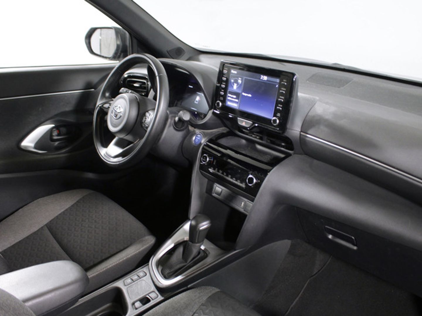Toyota Yaris Cross 120H Active Tech 85 kW (116 CV) Gris All Terrain / Pick-up