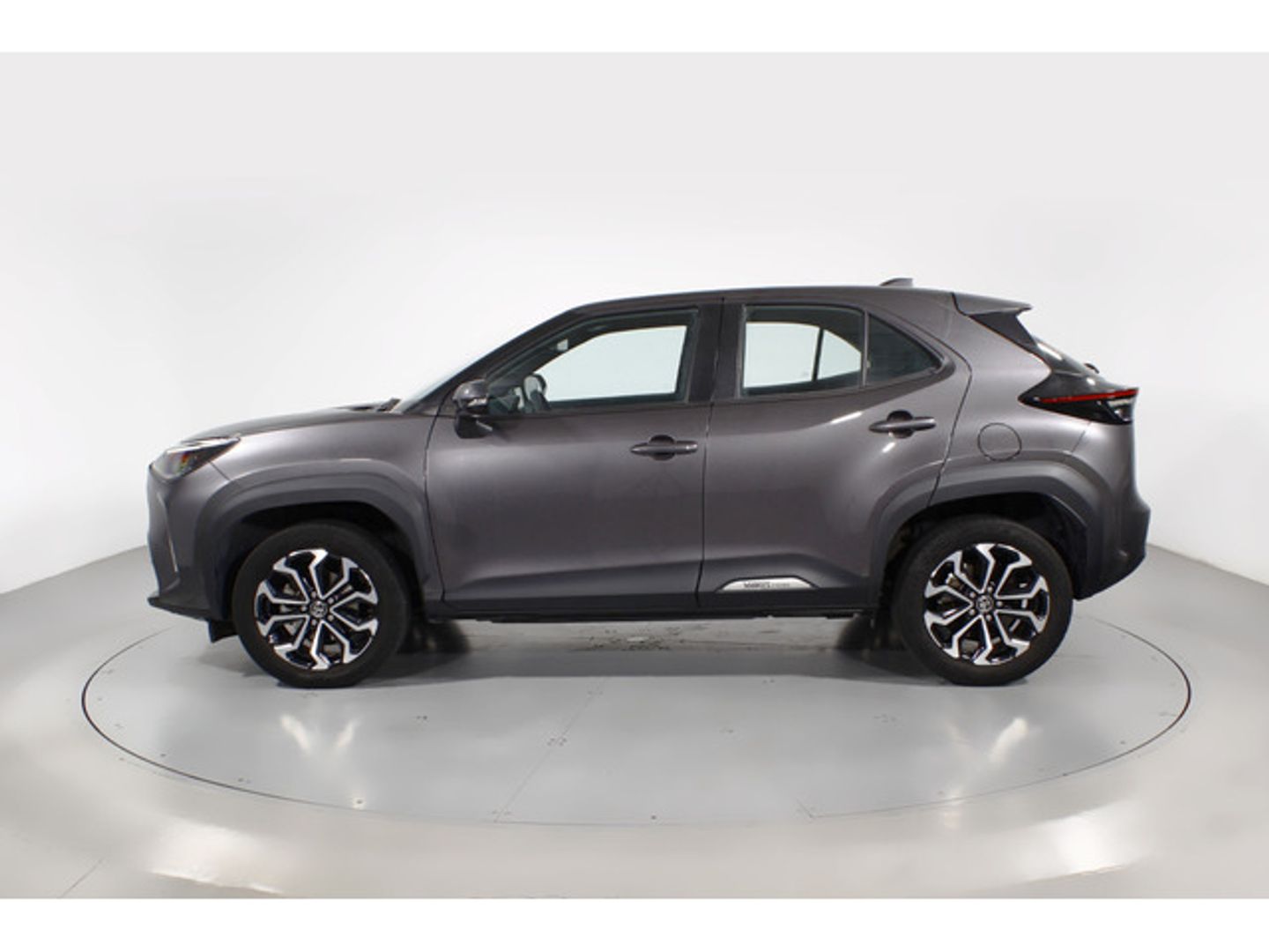 Toyota Yaris Cross 120H Active Tech 85 kW (116 CV) Gris All Terrain / Pick-up