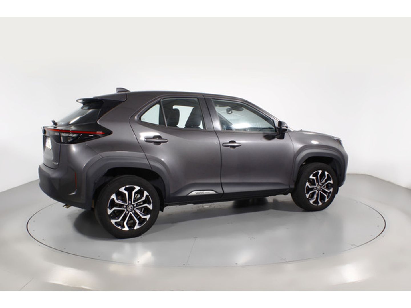 Toyota Yaris Cross 120H Active Tech 85 kW (116 CV) Gris All Terrain / Pick-up