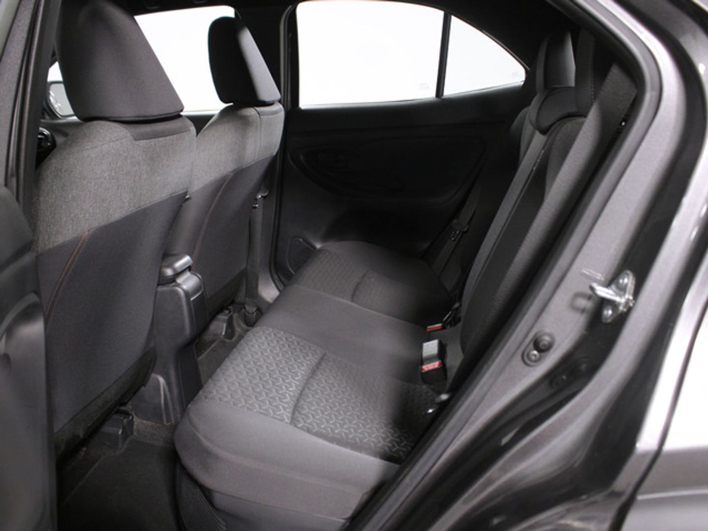 Toyota Yaris Cross 120H Active Tech 85 kW (116 CV) Gris All Terrain / Pick-up
