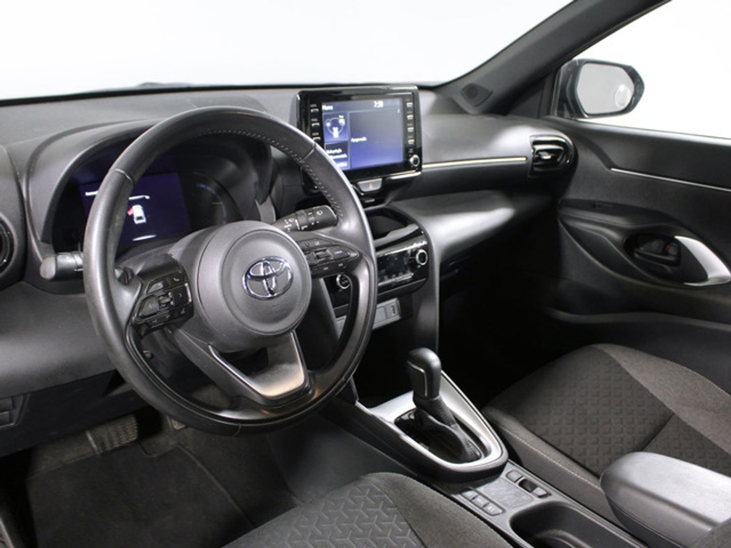 Toyota Yaris Cross 120H Active Tech 85 kW (116 CV) Gris All Terrain / Pick-up