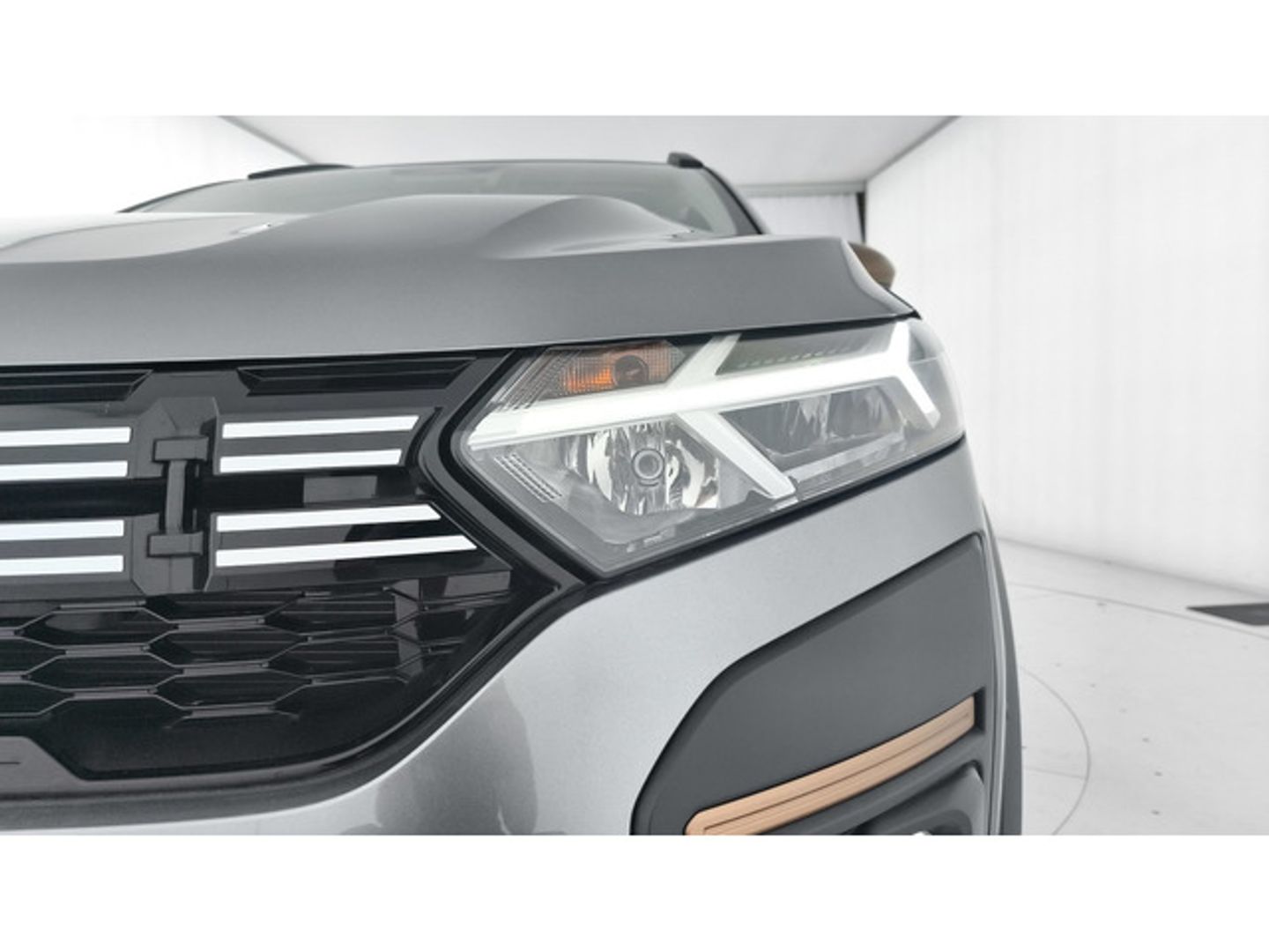 Dacia Jogger Extreme Go ECO-G 74 kW (100 CV) 7 plazas Gris Familiar