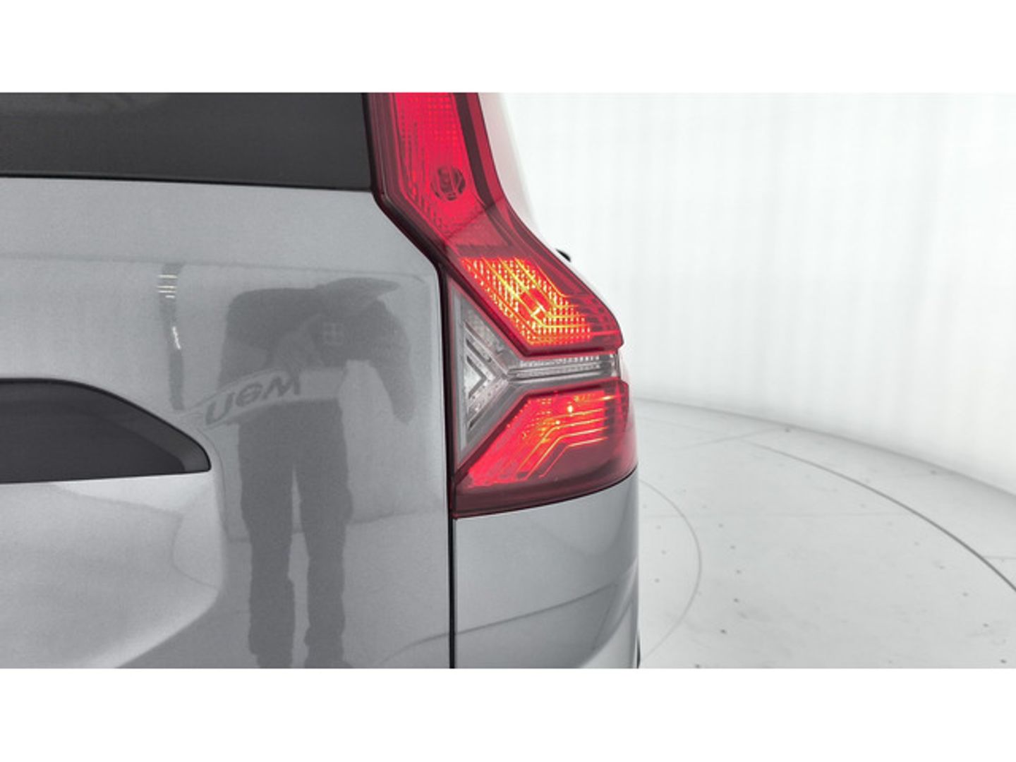 Dacia Jogger Extreme Go ECO-G 74 kW (100 CV) 7 plazas Gris Familiar