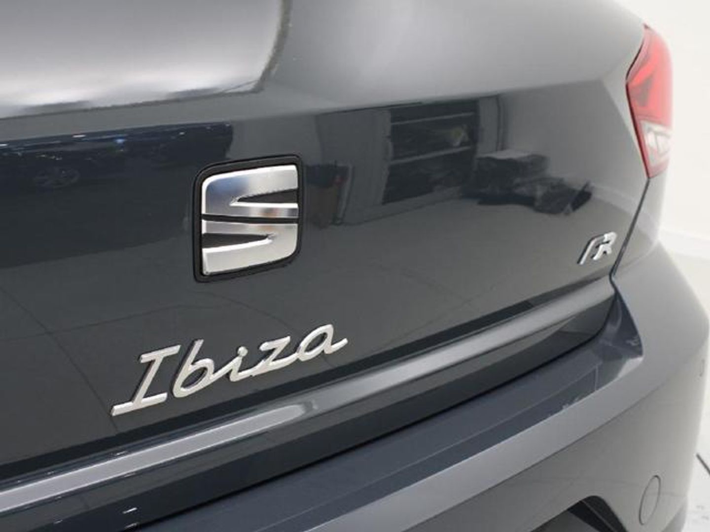 SEAT Ibiza 1.0 TSI S&S FR 40 Aniversario 85 kW (115 CV) Azul Sedan