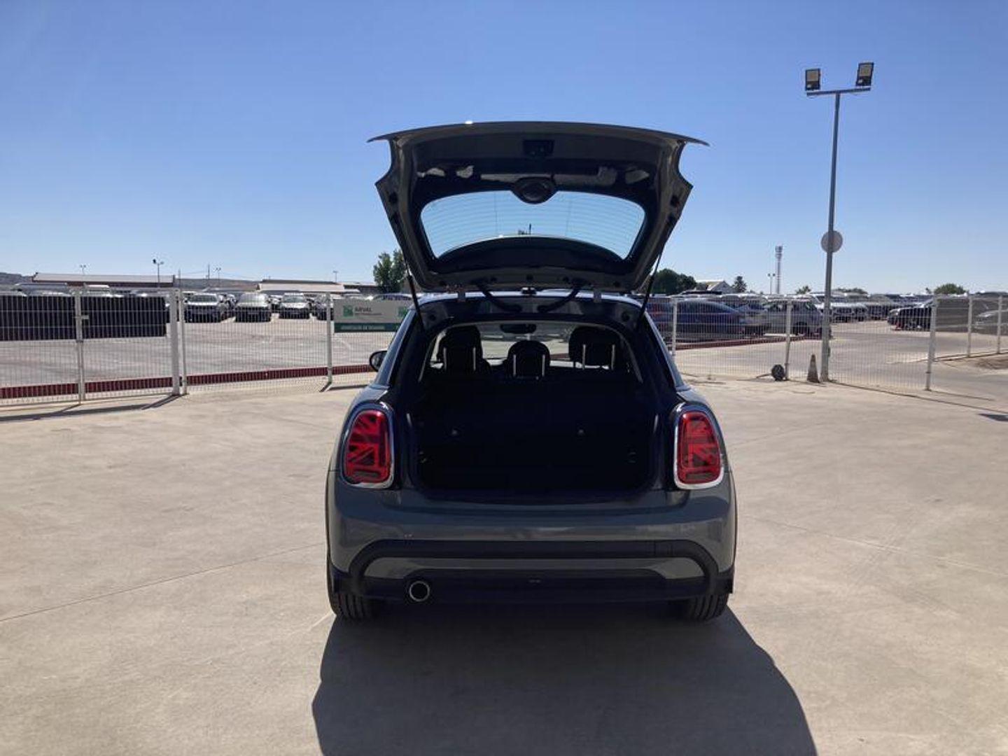 MINI MINI 5 Puertas Cooper 100 kW (136 CV) Gris Compact