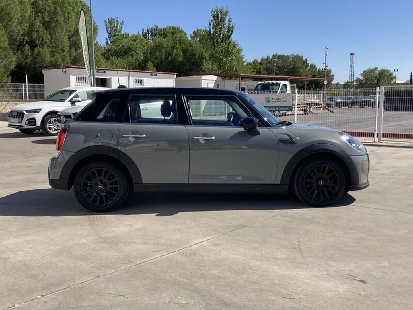 MINI MINI 5 Puertas Cooper 100 kW (136 CV) Gris Compact
