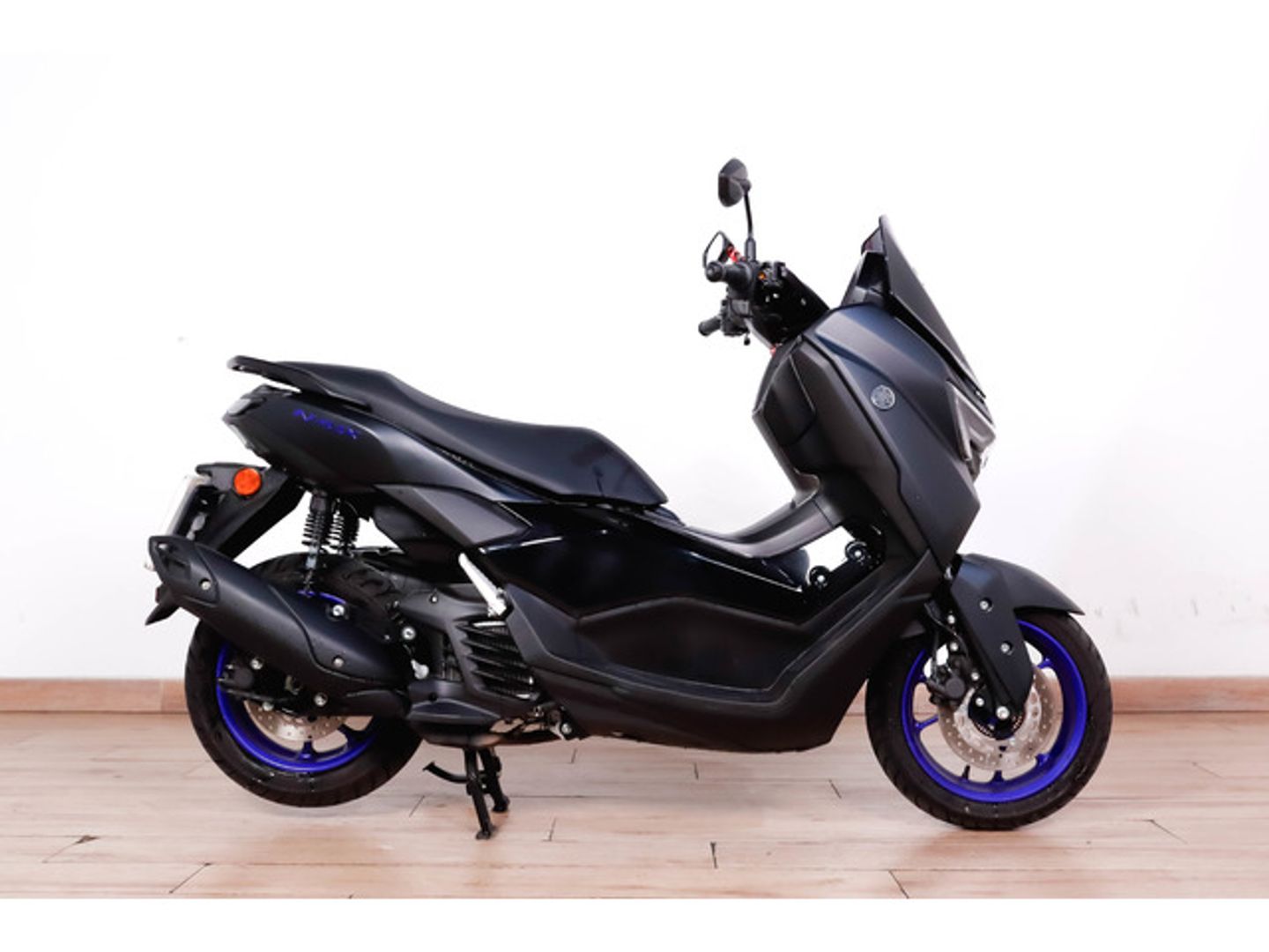 Yamaha NMAX 125 Gris oscuro Motorcycle