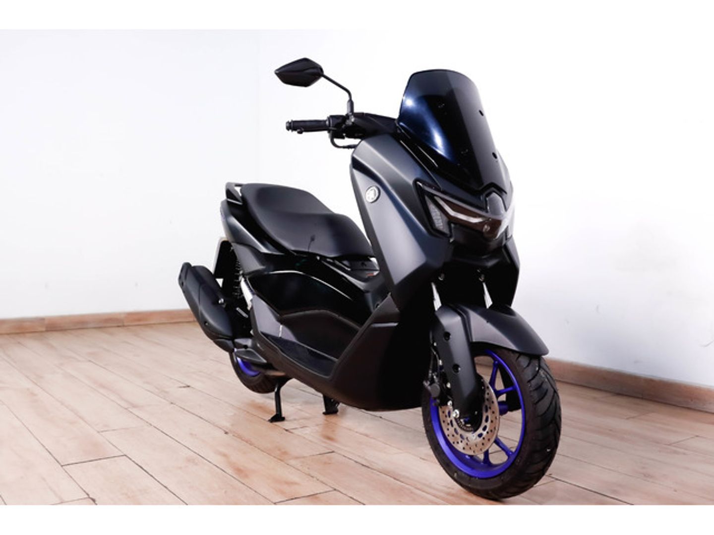 Yamaha NMAX 125 Gris oscuro Motorcycle