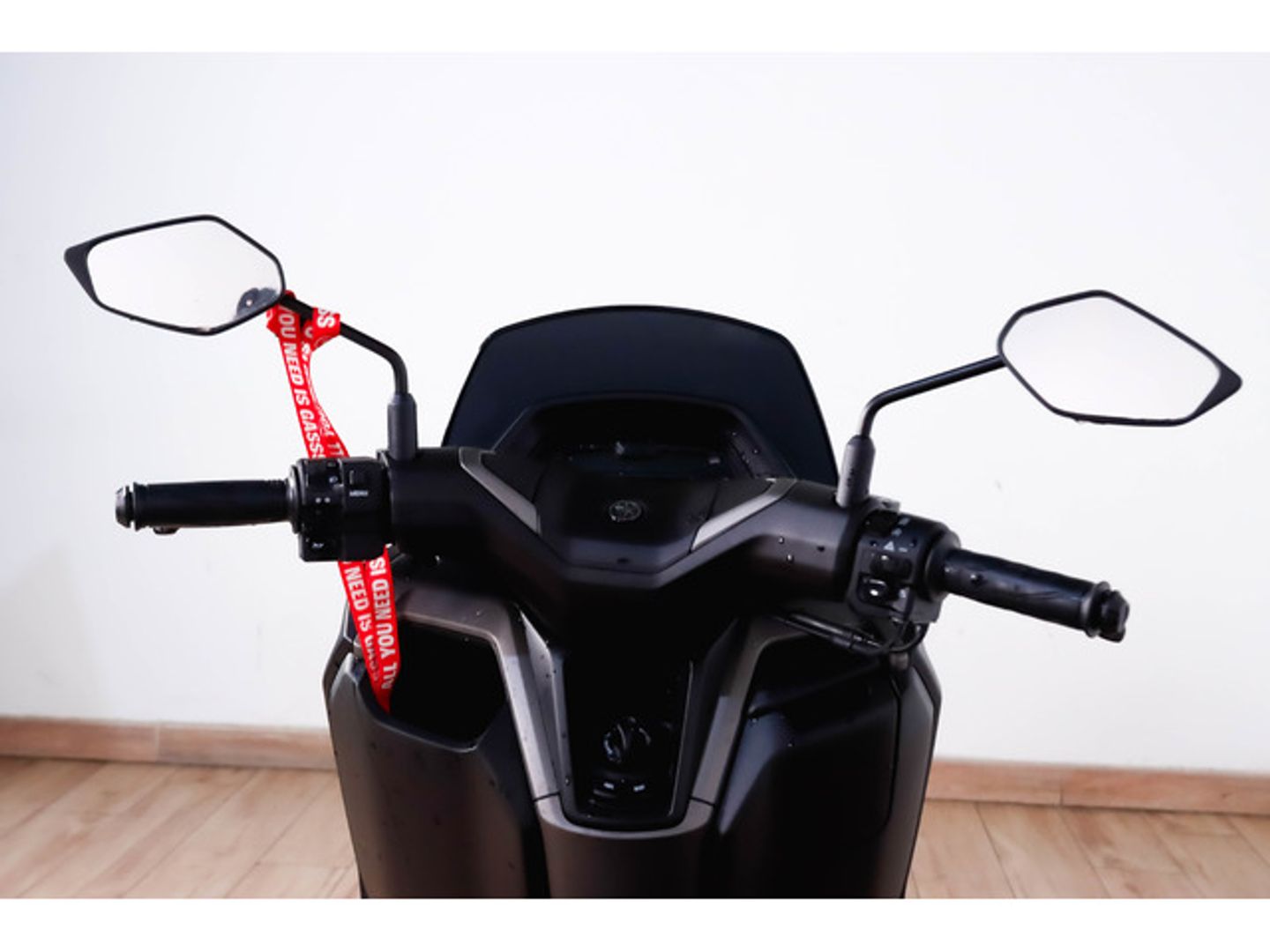 Yamaha NMAX 125 Gris oscuro Motorcycle