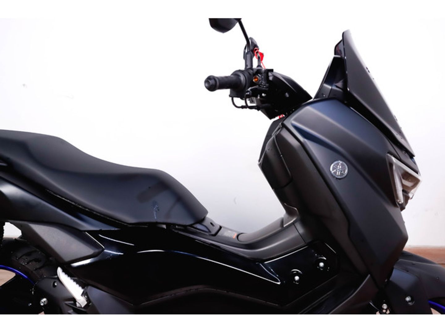 Yamaha NMAX 125 Gris oscuro Motorcycle