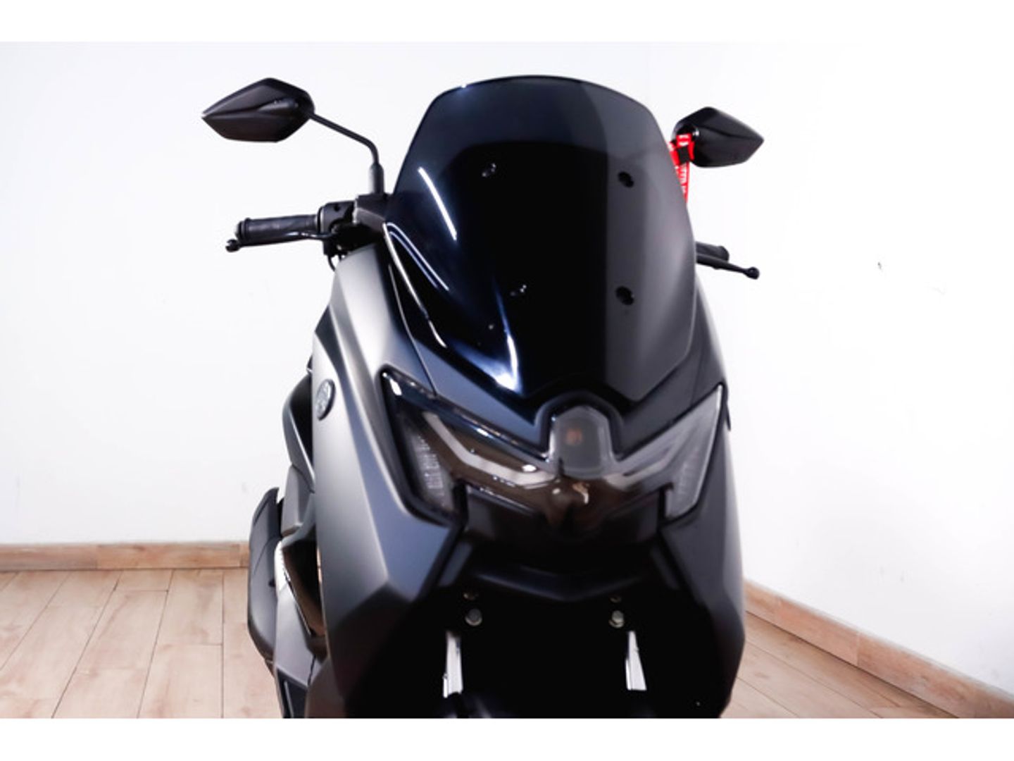 Yamaha NMAX 125 Gris oscuro Motorcycle