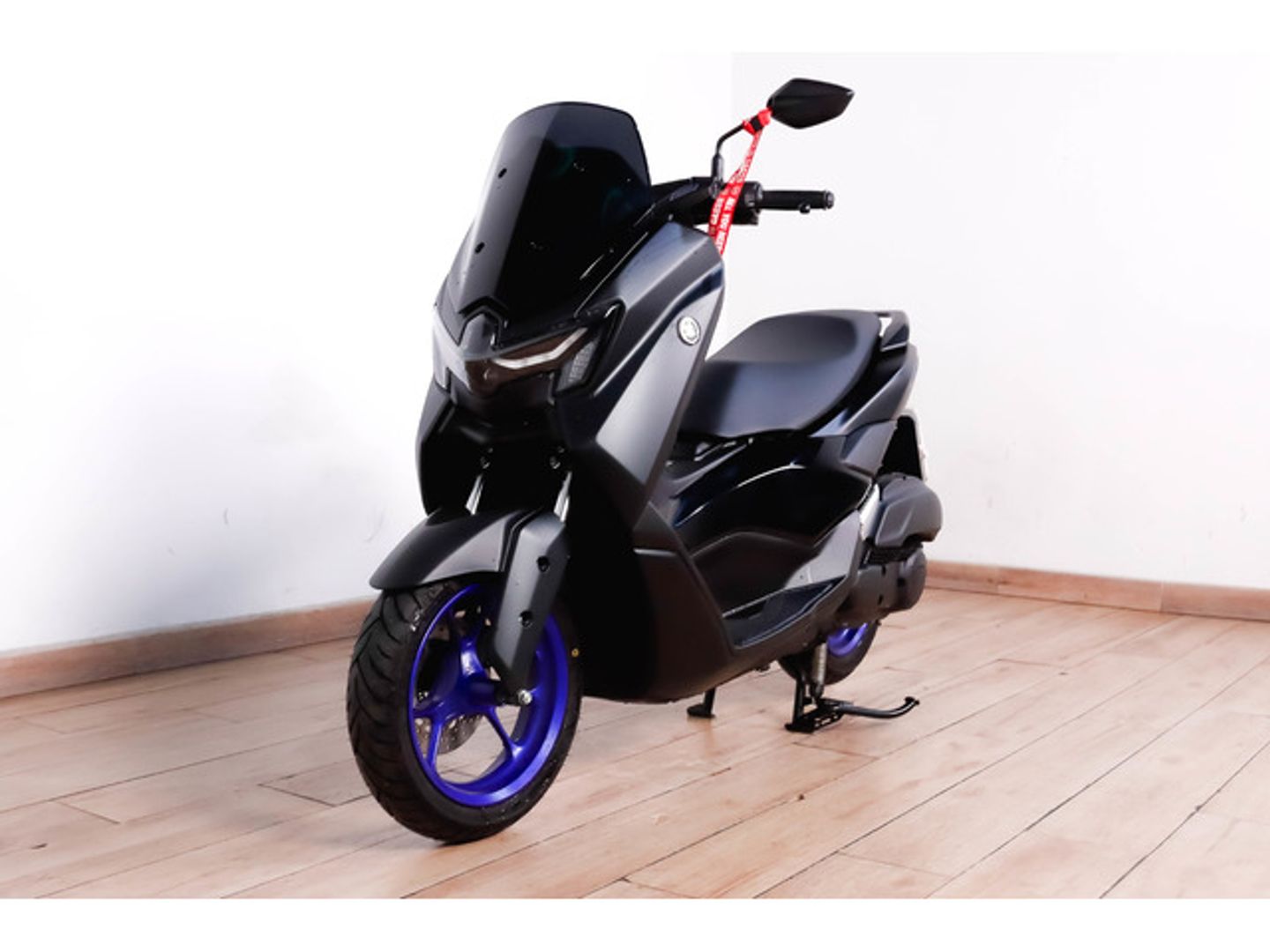 Yamaha NMAX 125 Gris oscuro Motorcycle